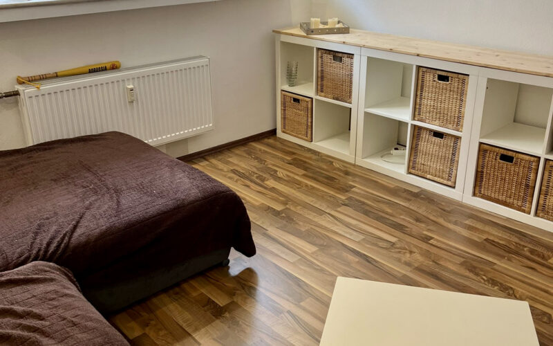 Wohn- und Schlafzimmer UG