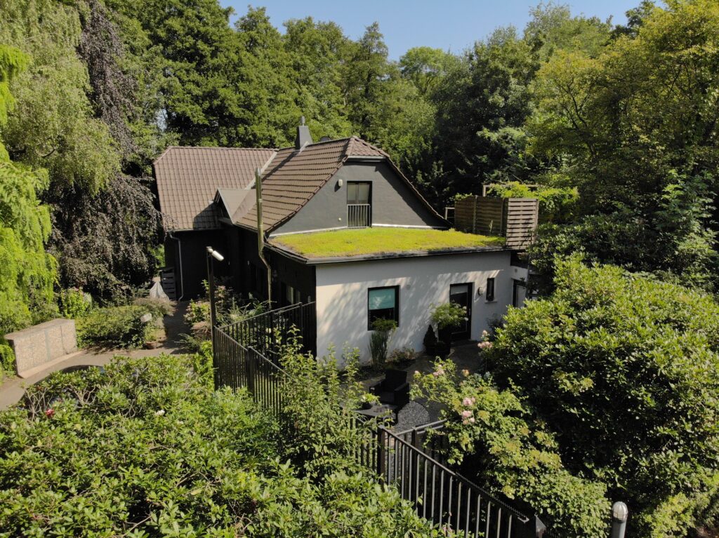 Historisches Zweifamilienhaus mit modernen Wohnkomfort und großen Garten Historisches Zweifamilienhaus mit modernen Wohnkomfort und großen Garten